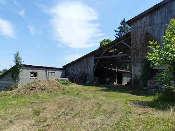 19600 Saint Pantaléon de Larche: ensemble agricole avec grange prix 215 000 HAI
