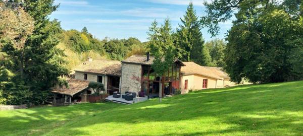 Maison restaurée à vendre à Lezay dans les Deux-Sèvres (79120), ref : 13951