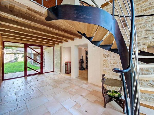 Maison restaurée à vendre à Lezay dans les Deux-Sèvres (79120), ref : 13951