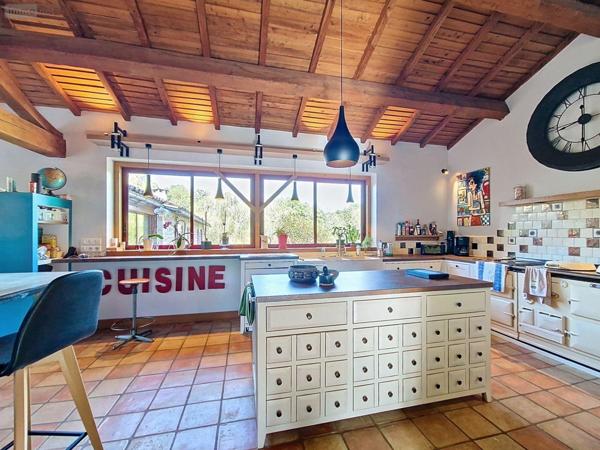 Maison restaurée à vendre à Lezay dans les Deux-Sèvres (79120), ref : 13951