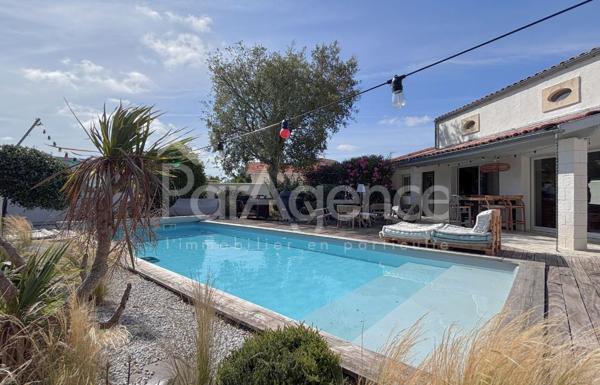 A 300 m de la Plage du Platin et 1300 m du centre-ville par