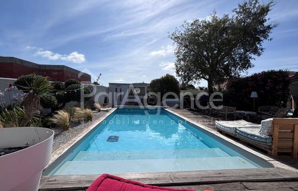 A 300 m de la Plage du Platin et 1300 m du centre-ville par