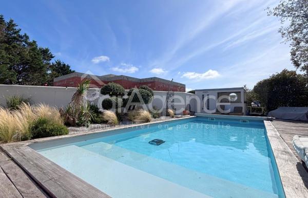A 300 m de la Plage du Platin et 1300 m du centre-ville par