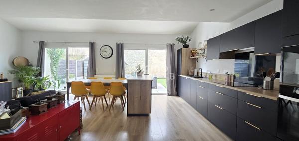 Maison de ville 100 m2 et jardin au calme