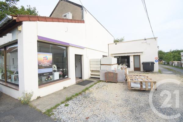 à vendre  207 m2 CUSSET - 03