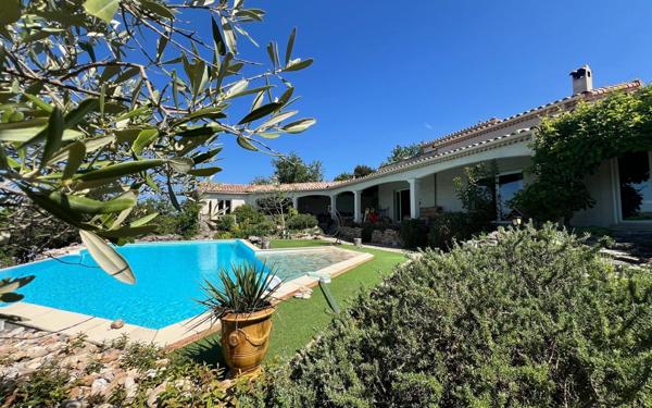 Maison à vendre    6 pièces •  Barjac