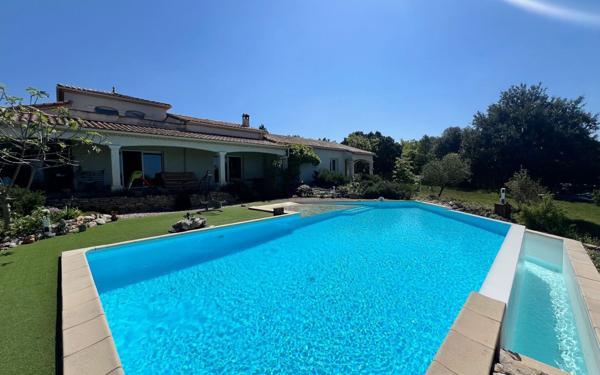 Maison à vendre    6 pièces •  Barjac