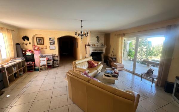 Maison à vendre    6 pièces •  Barjac