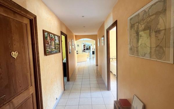 Maison à vendre    6 pièces •  Barjac