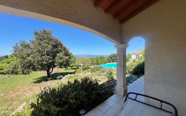 Maison à vendre    6 pièces •  Barjac