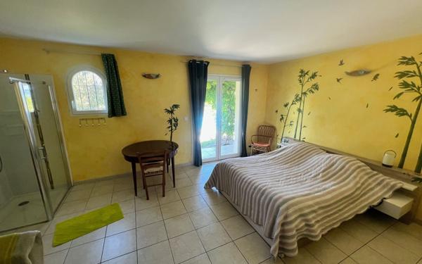 Maison à vendre    6 pièces •  Barjac