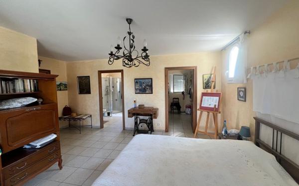 Maison à vendre    6 pièces •  Barjac