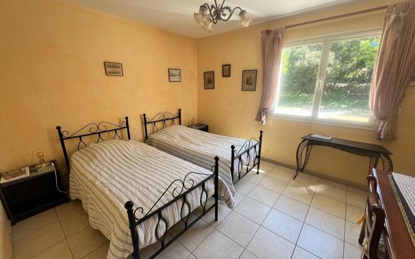 Maison à vendre    6 pièces •  Barjac