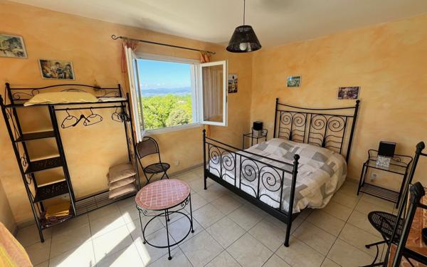 Maison à vendre    6 pièces •  Barjac