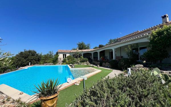 Maison à vendre    6 pièces •  Barjac