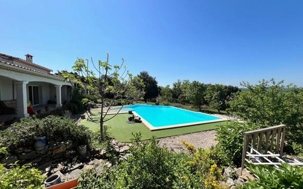 Maison à vendre    6 pièces •  Barjac