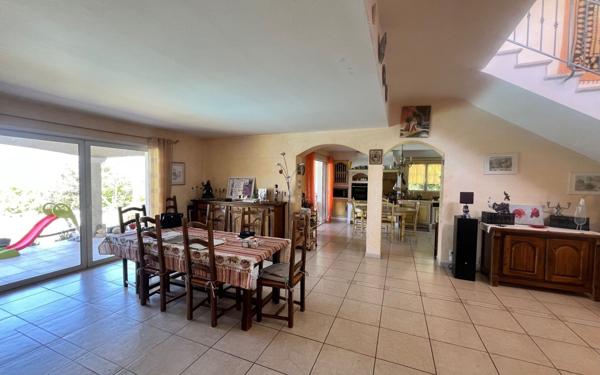 Maison à vendre    6 pièces •  Barjac