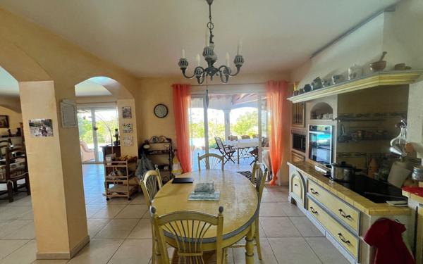 Maison à vendre    6 pièces •  Barjac