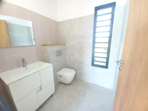 Villa récente, plain pied T4, rare, grand terrain 1600m2, piscine à vendre LE GOSIER (971)