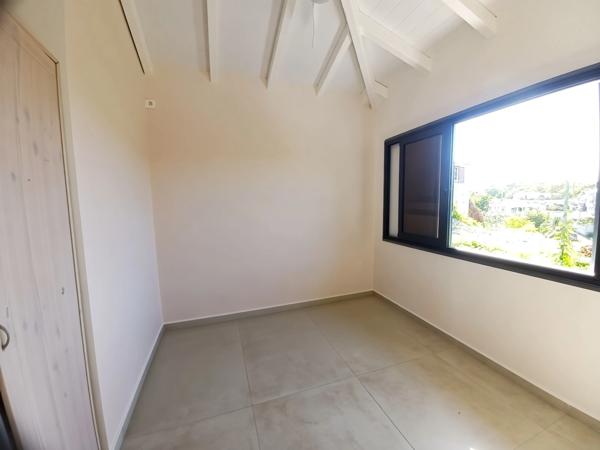 Villa récente, plain pied T4, rare, grand terrain 1600m2, piscine à vendre LE GOSIER (971)