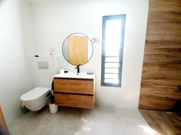 Villa récente, plain pied T4, rare, grand terrain 1600m2, piscine à vendre LE GOSIER (971)