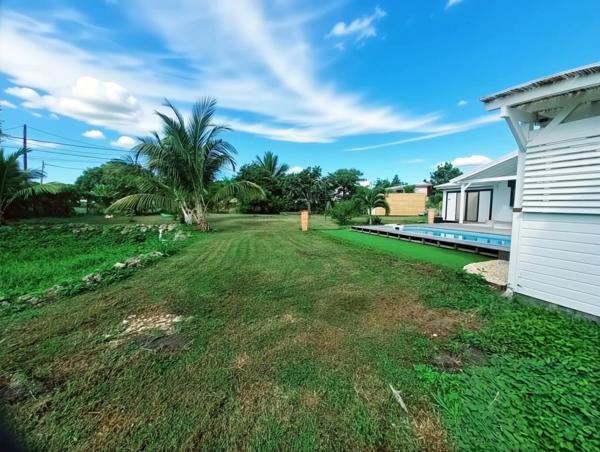 Villa récente, plain pied T4, rare, grand terrain 1600m2, piscine à vendre LE GOSIER (971)