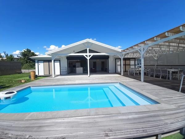 Villa récente, plain pied T4, rare, grand terrain 1600m2, piscine à vendre LE GOSIER (971)