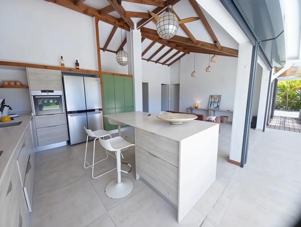 Villa récente, plain pied T4, rare, grand terrain 1600m2, piscine à vendre LE GOSIER (971)