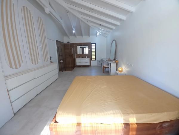 Villa récente, plain pied T4, rare, grand terrain 1600m2, piscine à vendre LE GOSIER (971)