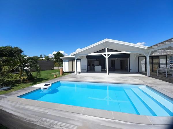 Villa récente, plain pied T4, rare, grand terrain 1600m2, piscine à vendre LE GOSIER (971)