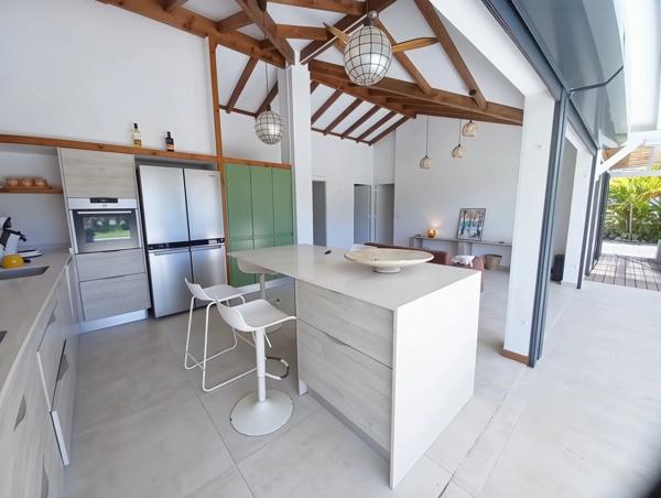 Villa récente, plain pied T4, rare, grand terrain 1600m2, piscine à vendre LE GOSIER (971)