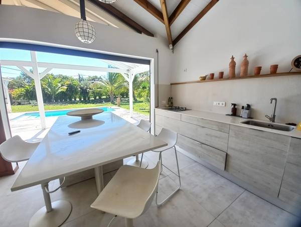 Villa récente, plain pied T4, rare, grand terrain 1600m2, piscine à vendre LE GOSIER (971)