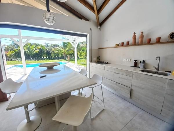 Villa récente, plain pied T4, rare, grand terrain 1600m2, piscine à vendre LE GOSIER (971)