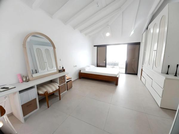 Villa récente, plain pied T4, rare, grand terrain 1600m2, piscine à vendre LE GOSIER (971)