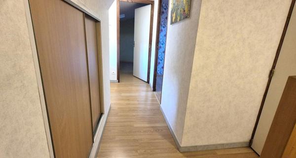 Bel ensemble Immobilier de Rapport et Rentabilité Locative de 248 m² entièrement Rénové avec Parking extérieur Gratuit et Terrain de 158 m²