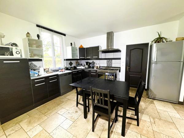 MAISON EN BRIQUES ROUGES ET COLOMBAGES - 4 CHAMBRES - JARDIN - DÉPENDANCE - LISIEUX SUD(14)