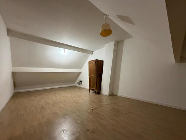 Maison à VILLIERS-SUR-ORGE, 91700 - 10 pièces 190m²