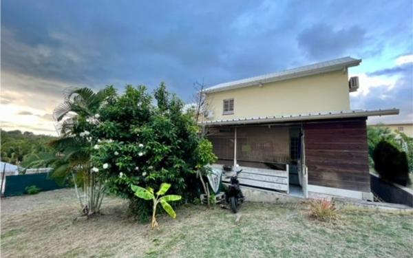 Maison à vendre    4 pièces •  Koungou