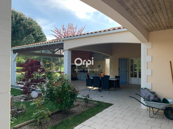 Maison à vendre    5 pièces •  Tonnay-Charente