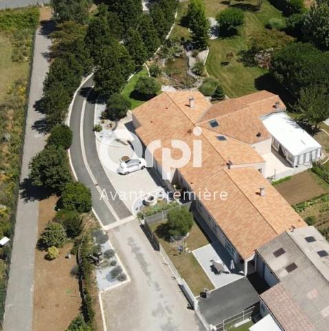 Maison à vendre    5 pièces •  Tonnay-Charente