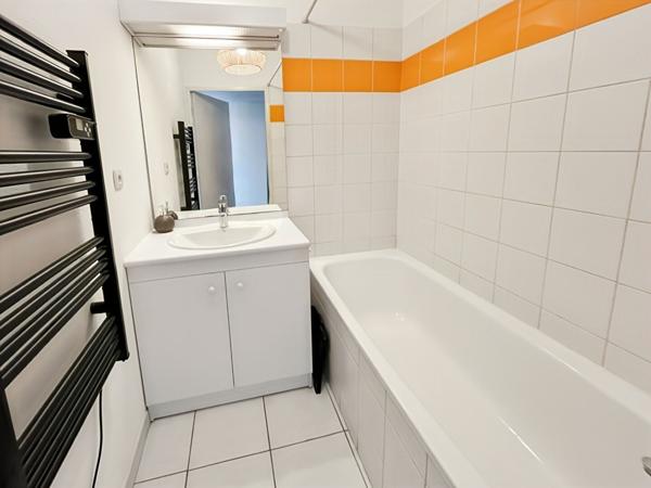 Appartement T2 balcon et parking