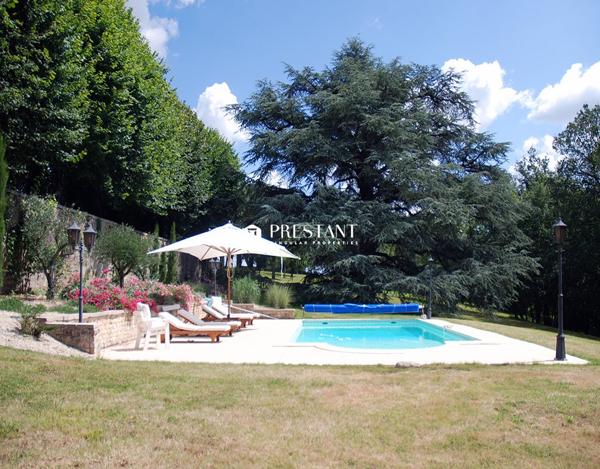 Grande propriété avec Château, gite et dépendances – Secteur Poitiers, POITIERS