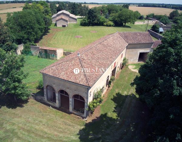Grande propriété avec Château, gite et dépendances – Secteur Poitiers, POITIERS