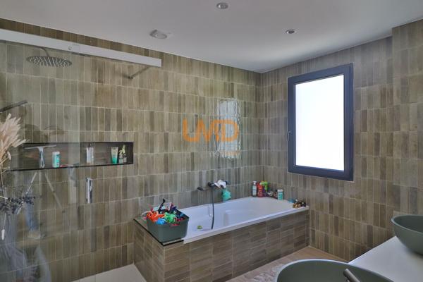 Maison contemporaine 4 chambres Piscine Secteur très recherché