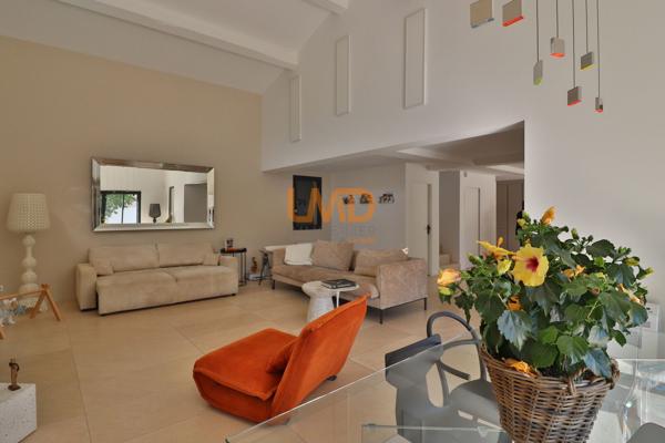 Maison contemporaine 4 chambres Piscine Secteur très recherché
