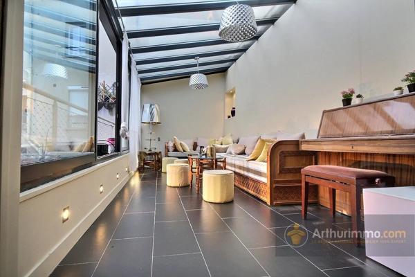 Vente                                                      Maison de ville
                        
                     6 pièces                      181 m2                     à Charenton-le-Pont