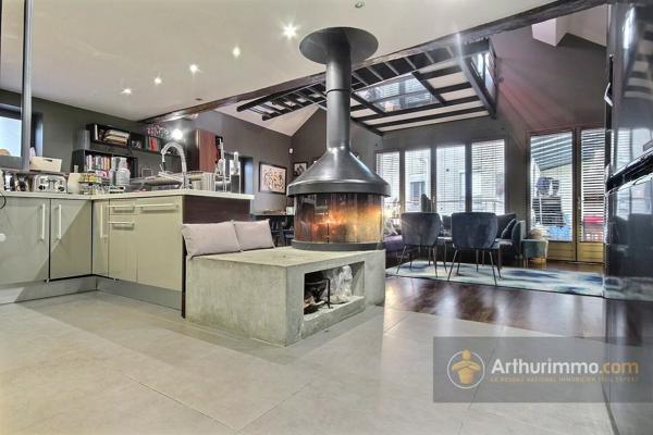 Vente                                                      Maison de ville
                        
                     6 pièces                      181 m2                     à Charenton-le-Pont