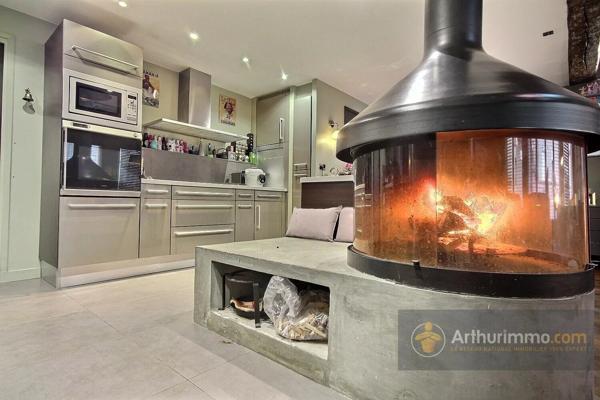 Vente                                                      Maison de ville
                        
                     6 pièces                      181 m2                     à Charenton-le-Pont