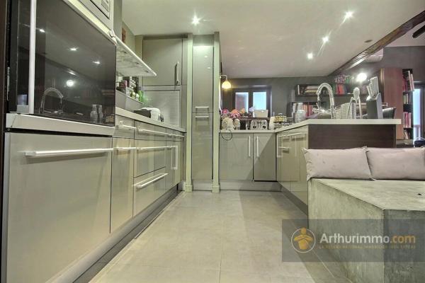 Vente                                                      Maison de ville
                        
                     6 pièces                      181 m2                     à Charenton-le-Pont