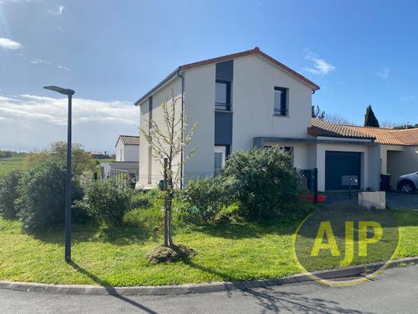 Maison à louer Clisson : 4 pièces, 108m² avec 3 chambre(s) à 975€ - AJP Immobilier Clisson